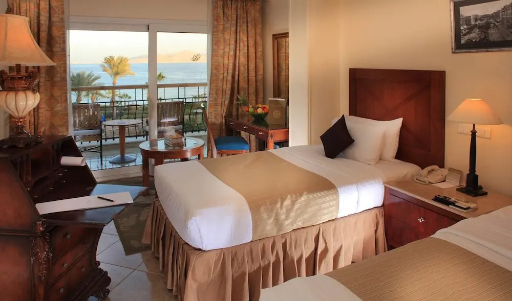 A Wonderful 3 Bedroom Villa Overlooking the sea Offering a 5 Experience