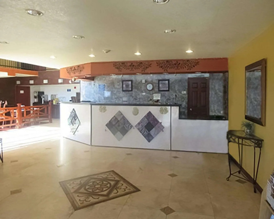 Rose City Inn & Suites