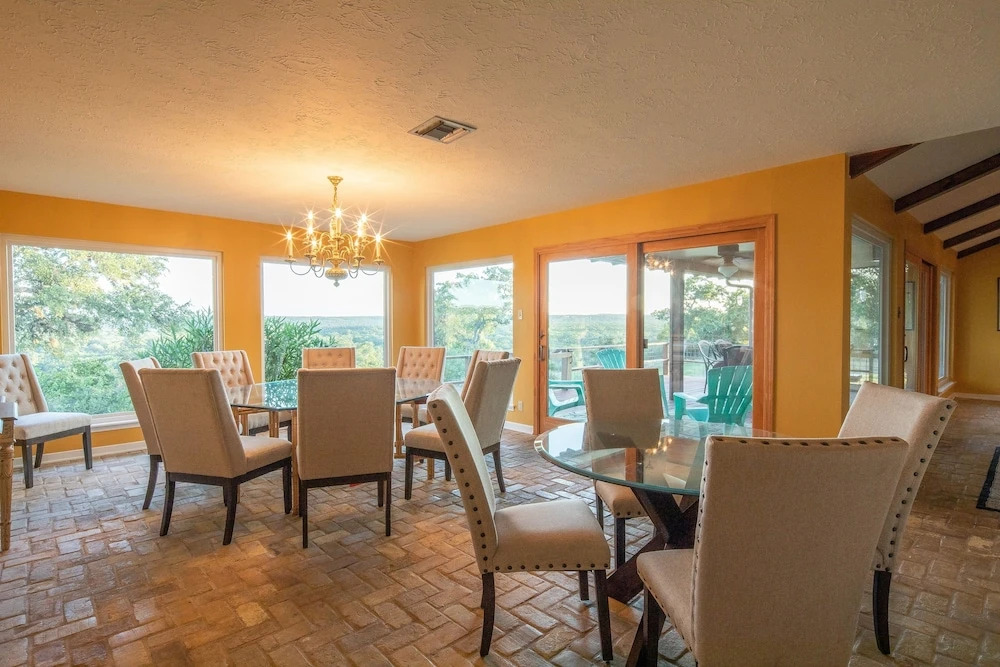 111 Wimberley - 6 Bedroom Home