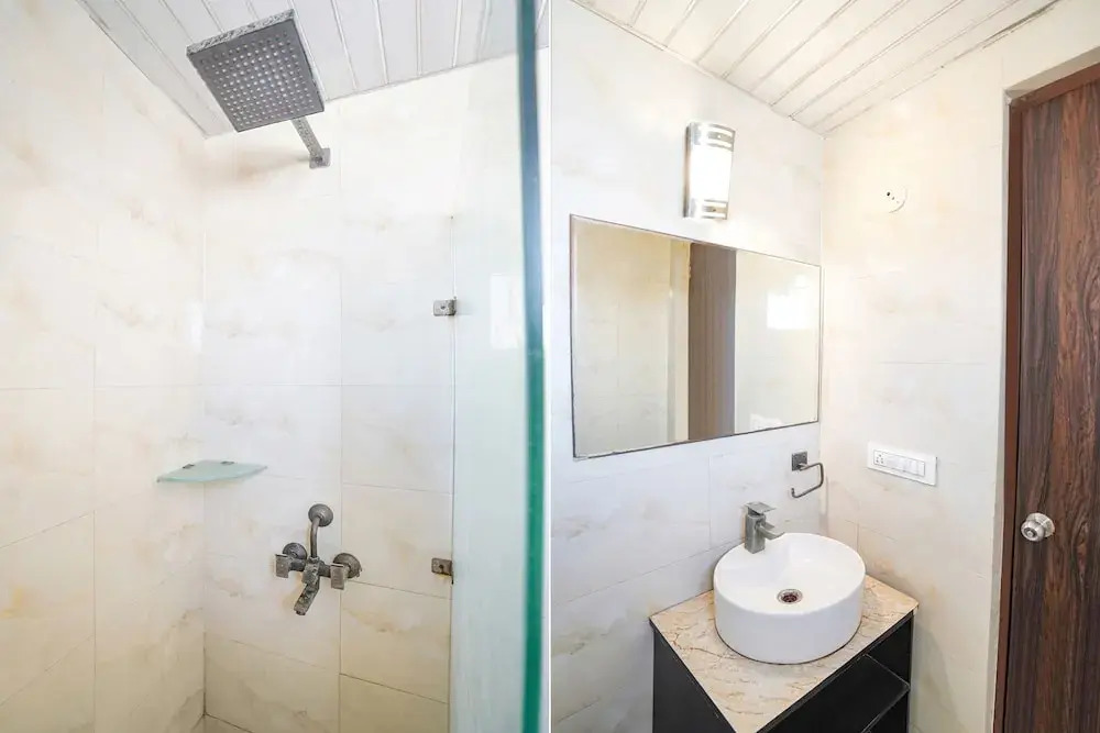 Fabhotel Vraj Inn