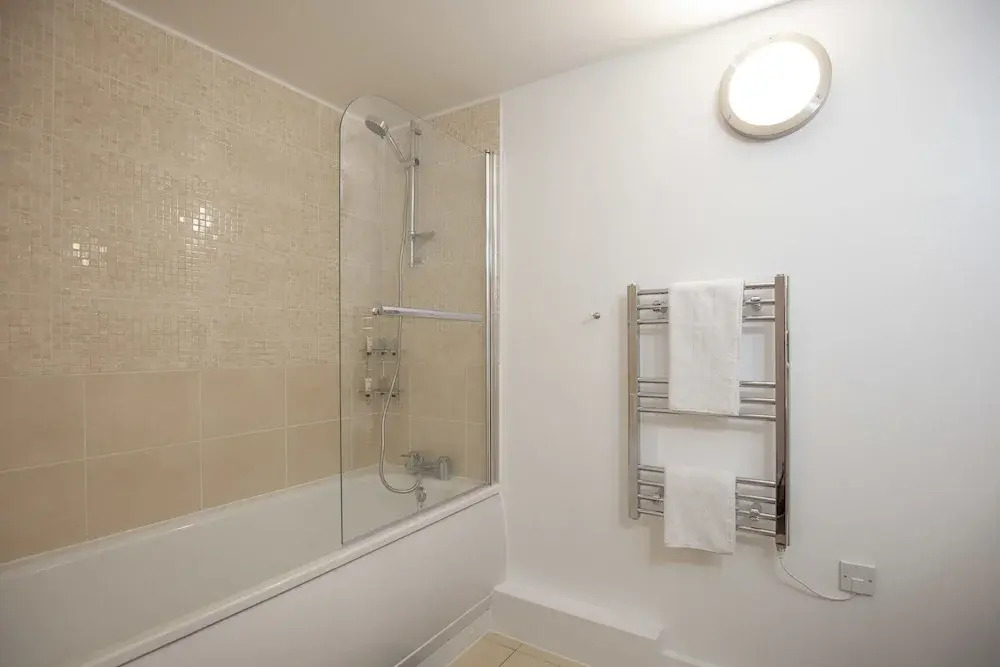 PM & Charles Luxury Apartments - 2 Bedroom - City Center - Parking
