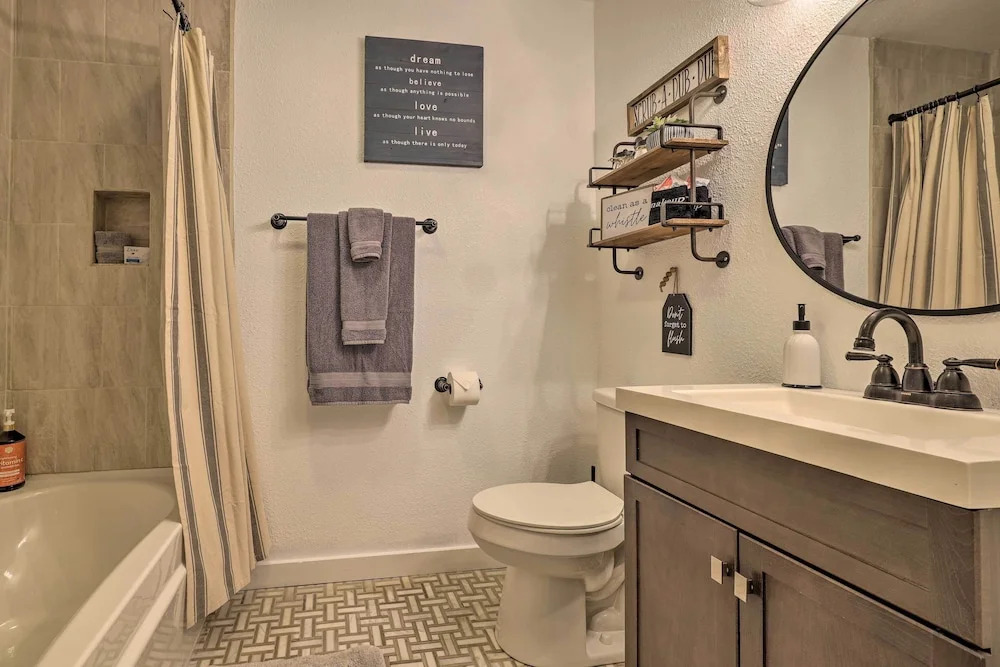 Cozy Retreat w/ Hot Tub & Fire Pit: Close to Main!