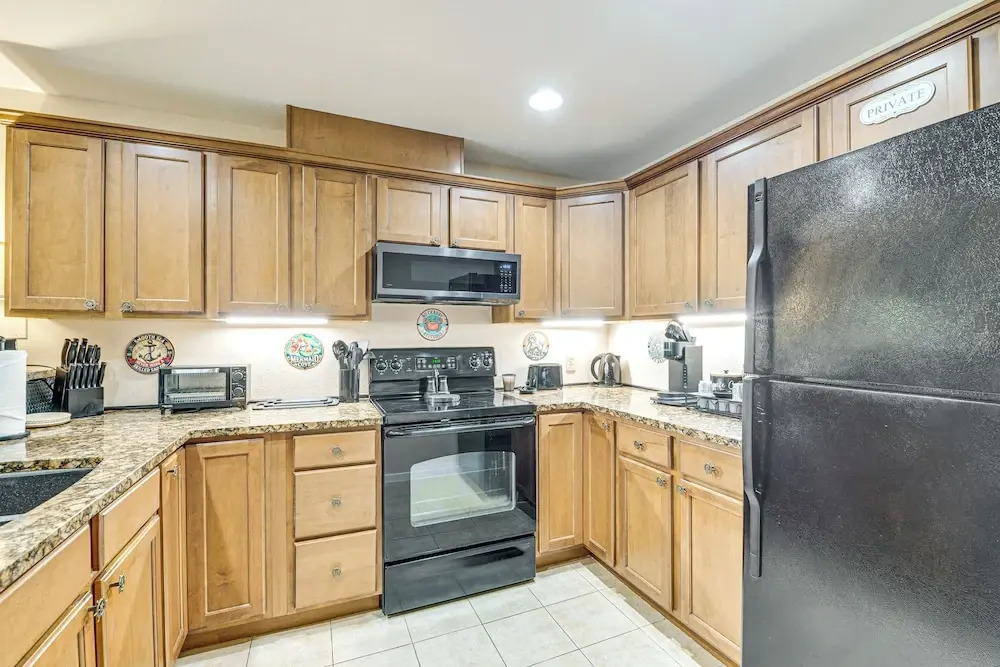 Morning Hikes & Beach Nights: Canalfront Condo!