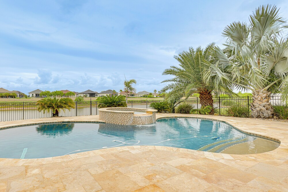 Laguna Vista Resort-style Home, Private Pool & Spa