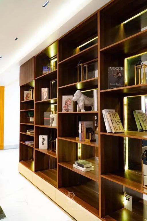 Sujimoto AveMontaigne BananaIsland Ikoyi
