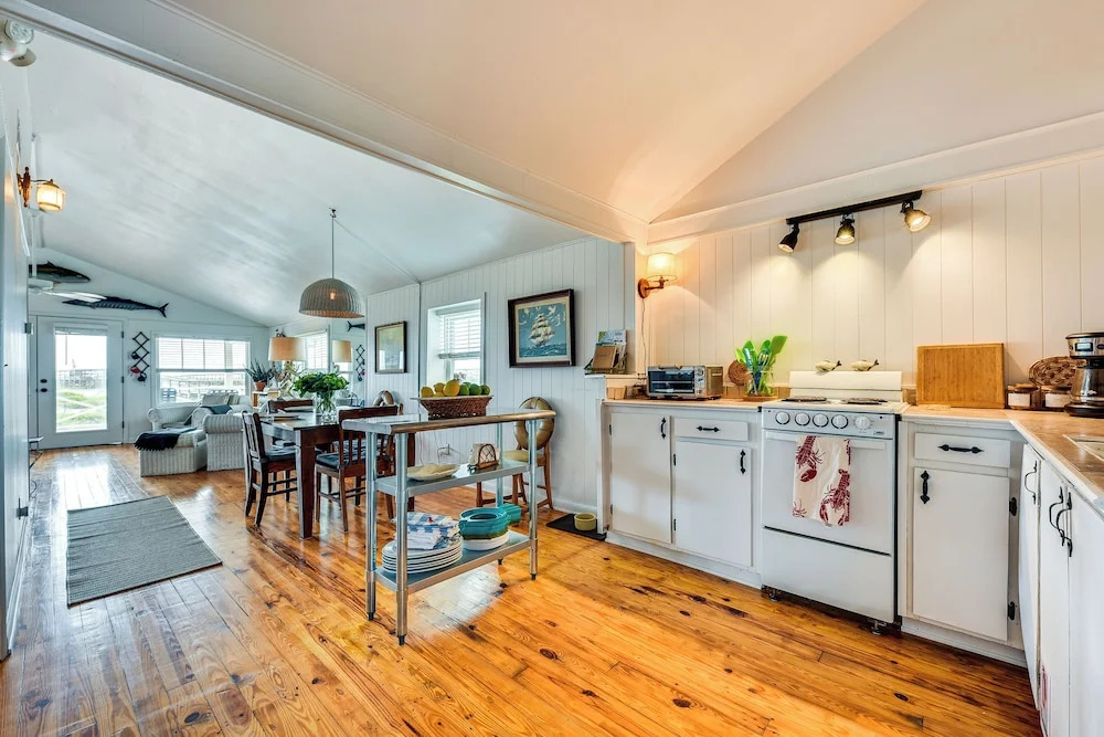 Oceanfront Amelia Island Cottage: Deck & Boardwalk