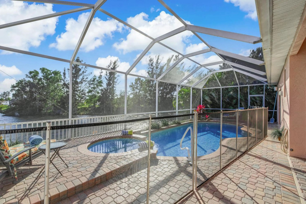 Villa Key Largo - Heated Pool & Spa, Private Beach, with Bicycles - Roelens Vacations