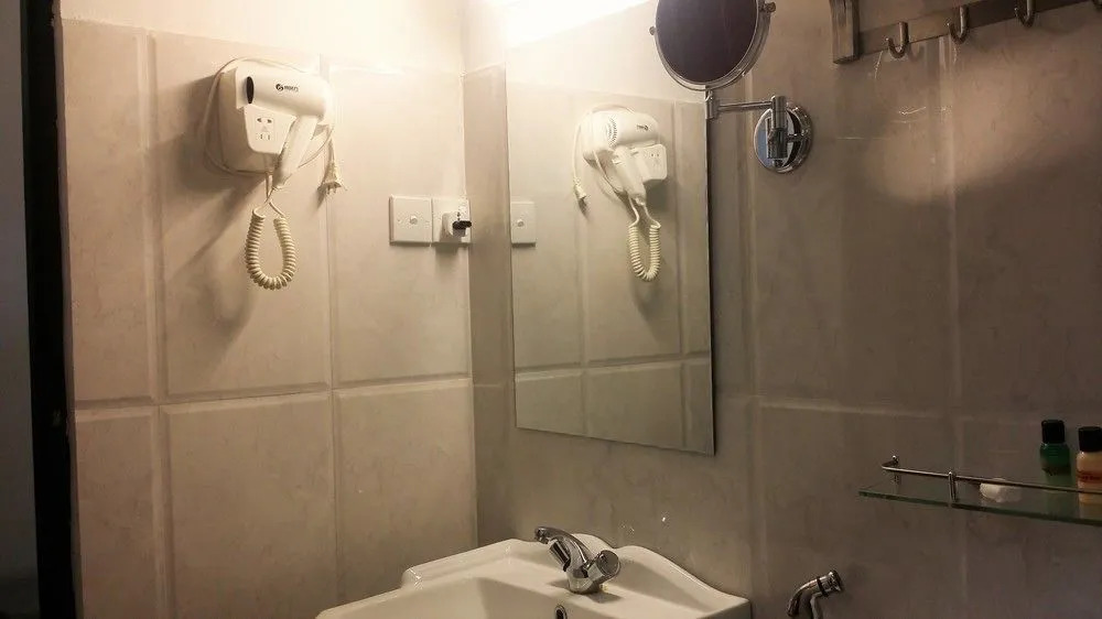 Maple Leaf Hotel