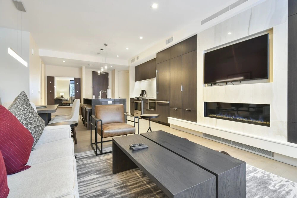 2 Bedroom Lift - Modern & Ski-in, Ski-out Condo by Redawning