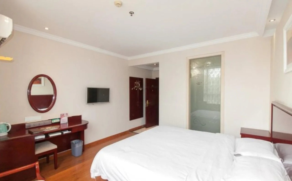 GreenTree Inn Jiangsu Wuxi Yangjian Xihu Road Express Hotel
