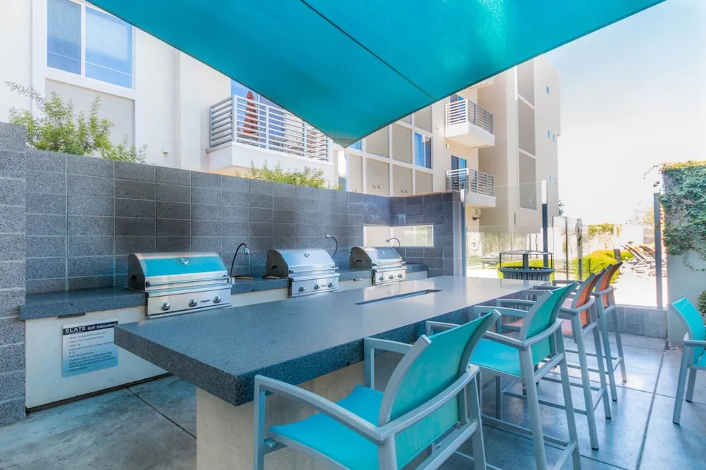 Upscale King, Pool View, Close to Kierland w/Parking (316)