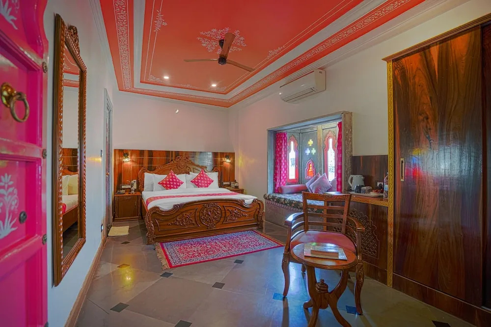 AAJ HAVELI - Pichola Lake Facing Hotel