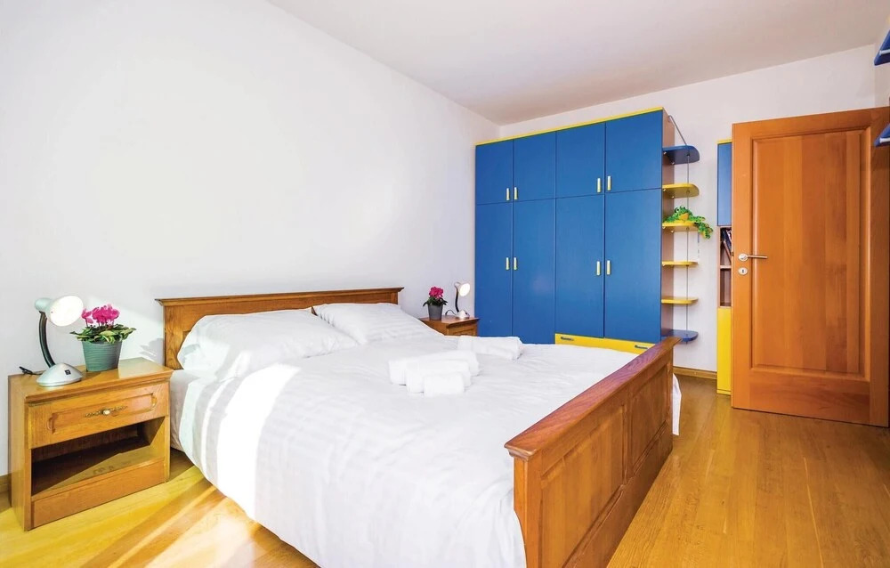 Beautiful Home in Rijeka With Wifi and 5 Bedrooms