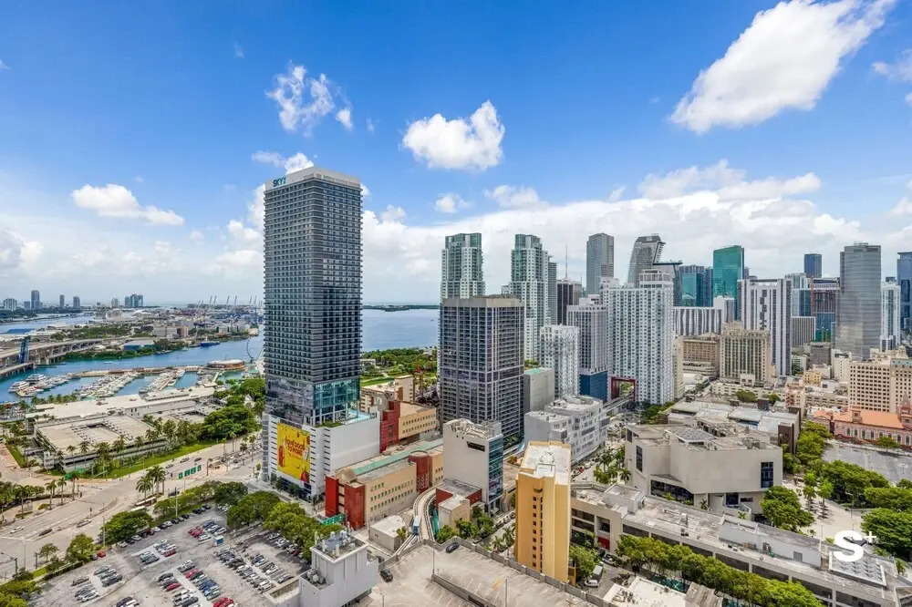 Skyline Chic Downtown Studio Getaway