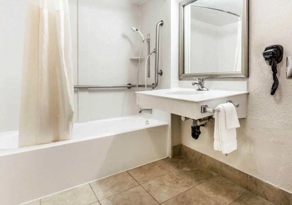 Quality Inn & Suites Airport