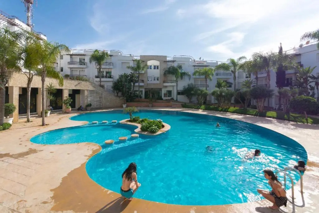 Superbe appartement avec piscine à Harhoura Témara