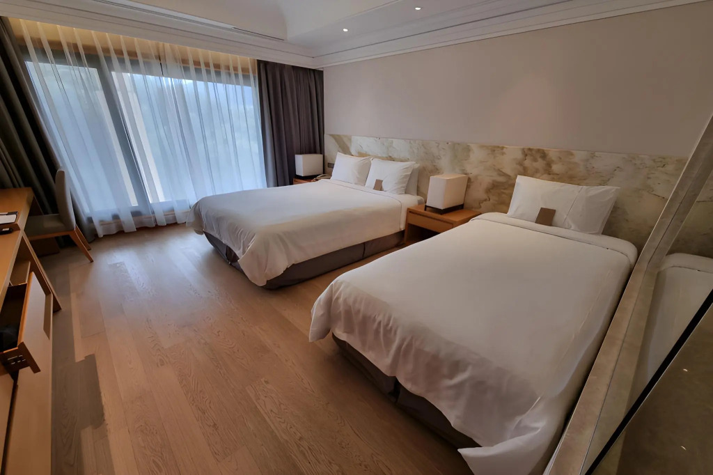 Pinegrove Hotel