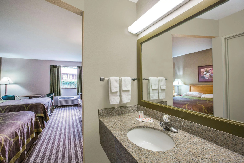 Super 8 by Wyndham Oxford MS University Area