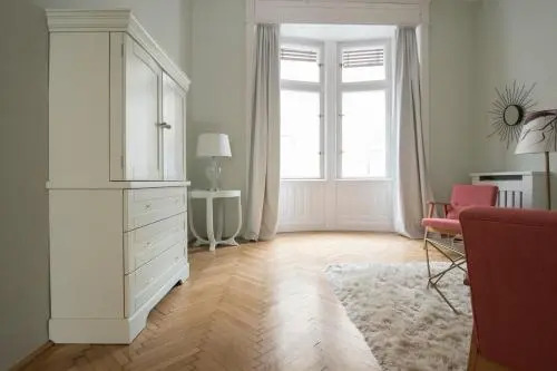 Jet Setter Opera Apartment