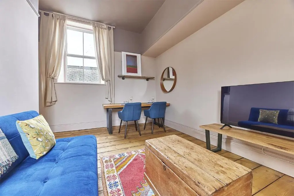 Host Stay The Old Courtroom Flat