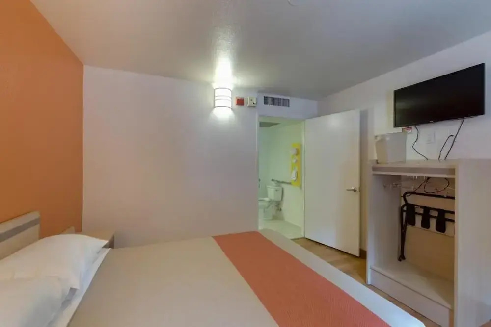 Shasta Vista Inn & Suites