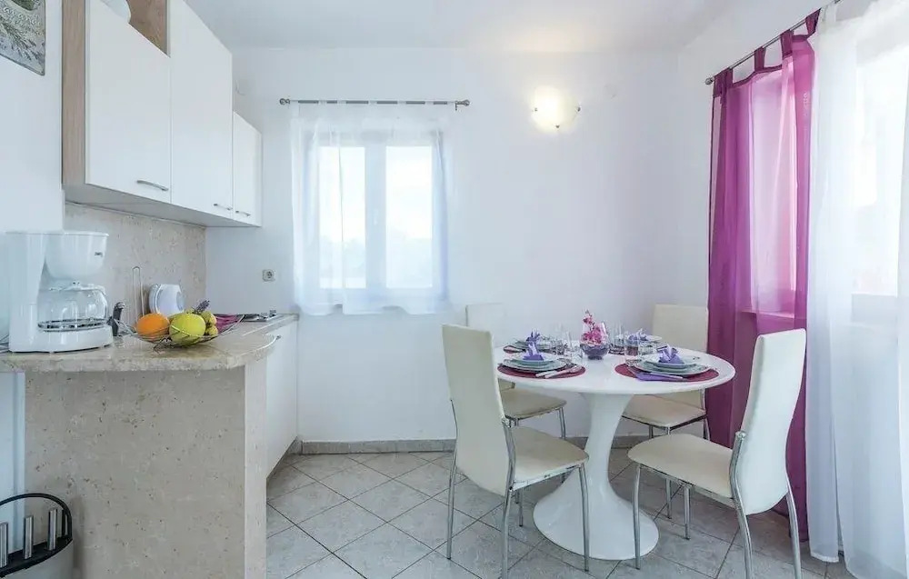 Family home with hydromassage pool & fun activities