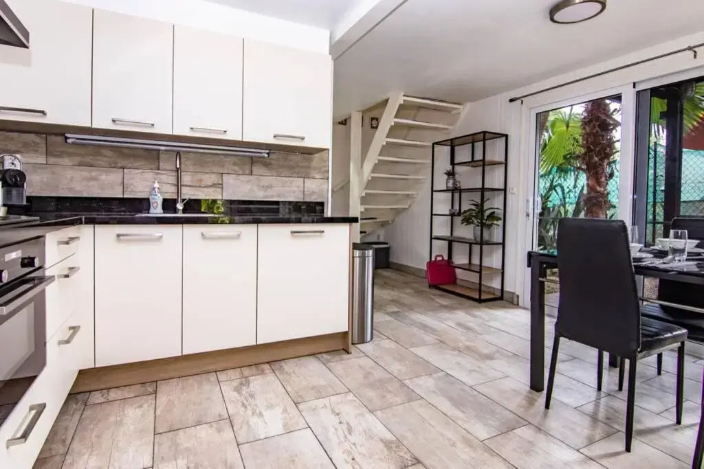 Appartement met zwembad en prachtige tuin