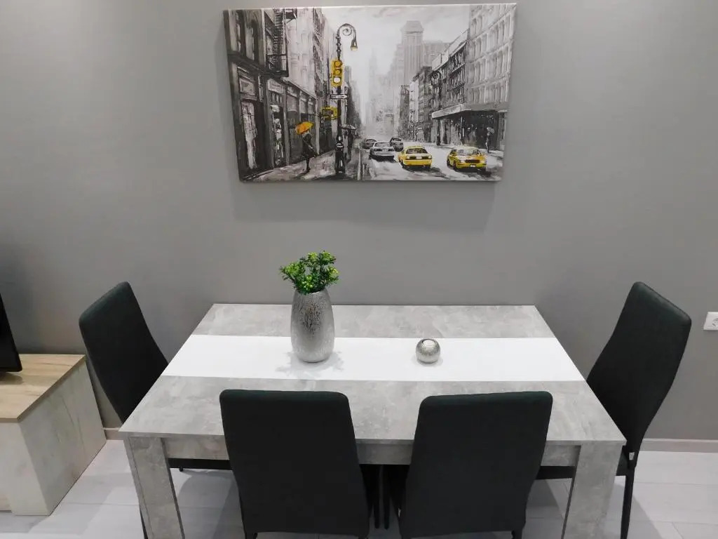Niki's apartment