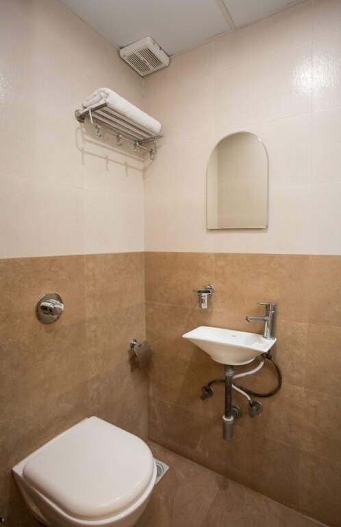OYO 8872 Hotel Address Inn