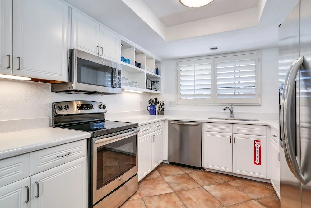 Sunny 2BR Palm Springs Condo by RedAwning