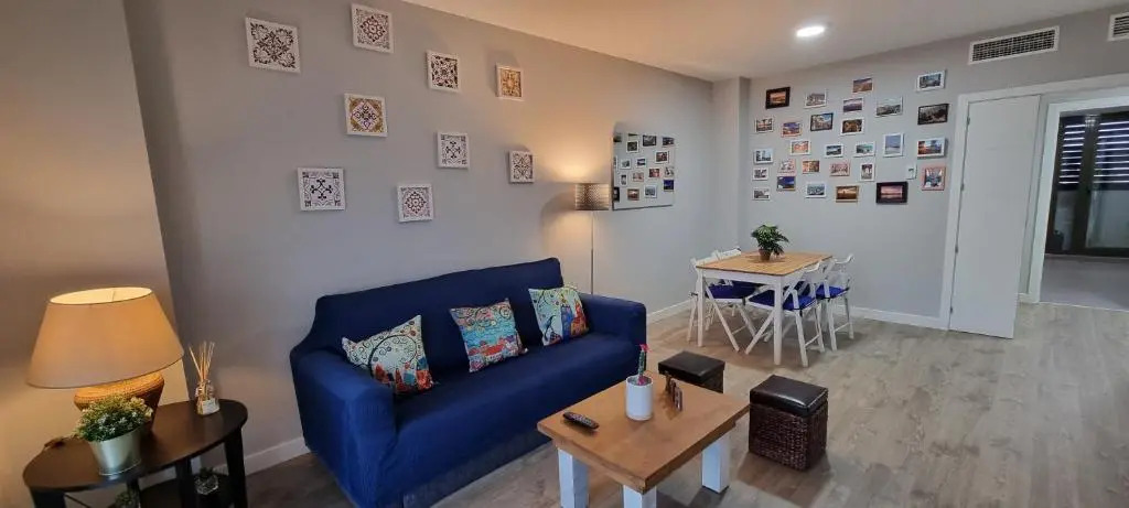 Excellent location- Beach, Pool, Telework, 2 Bikes, Parking & Wifi GRATIS at "CaSa Carol'S"