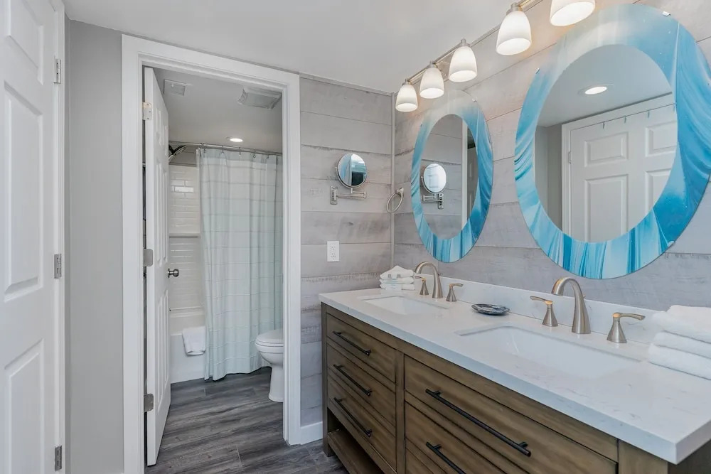 Completely remodeled and open 18C Richmond Park villa