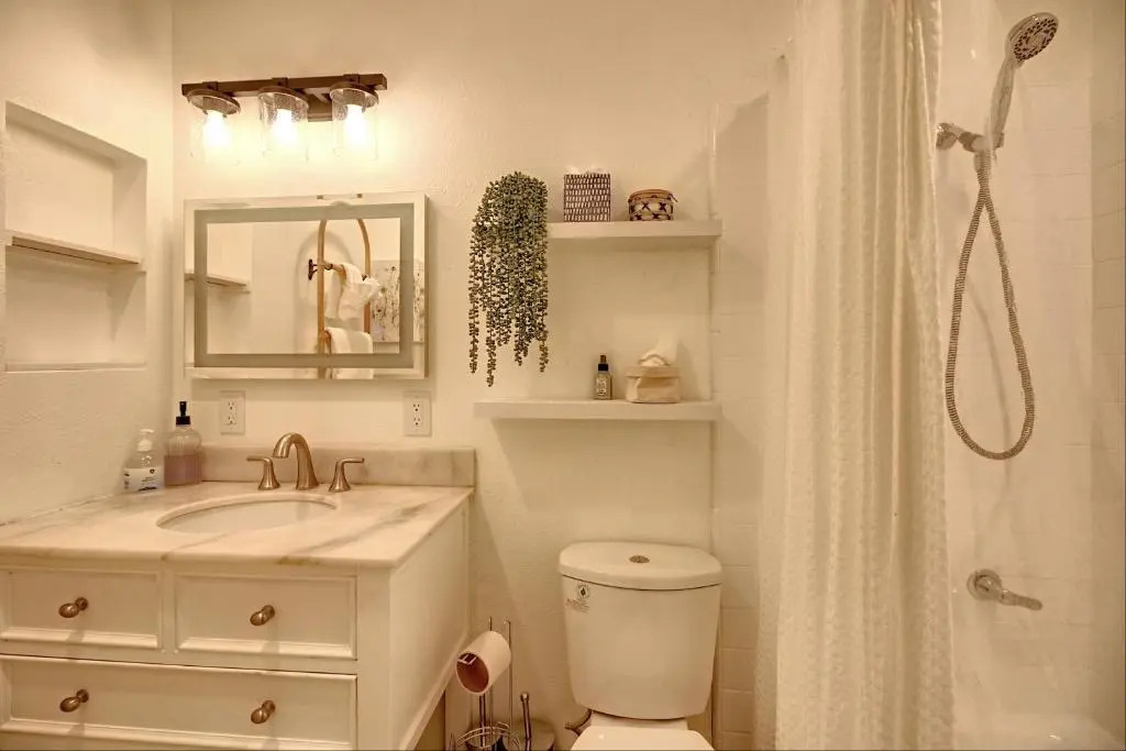 Quaint 2 bed/1 bath unit located in The Dunes