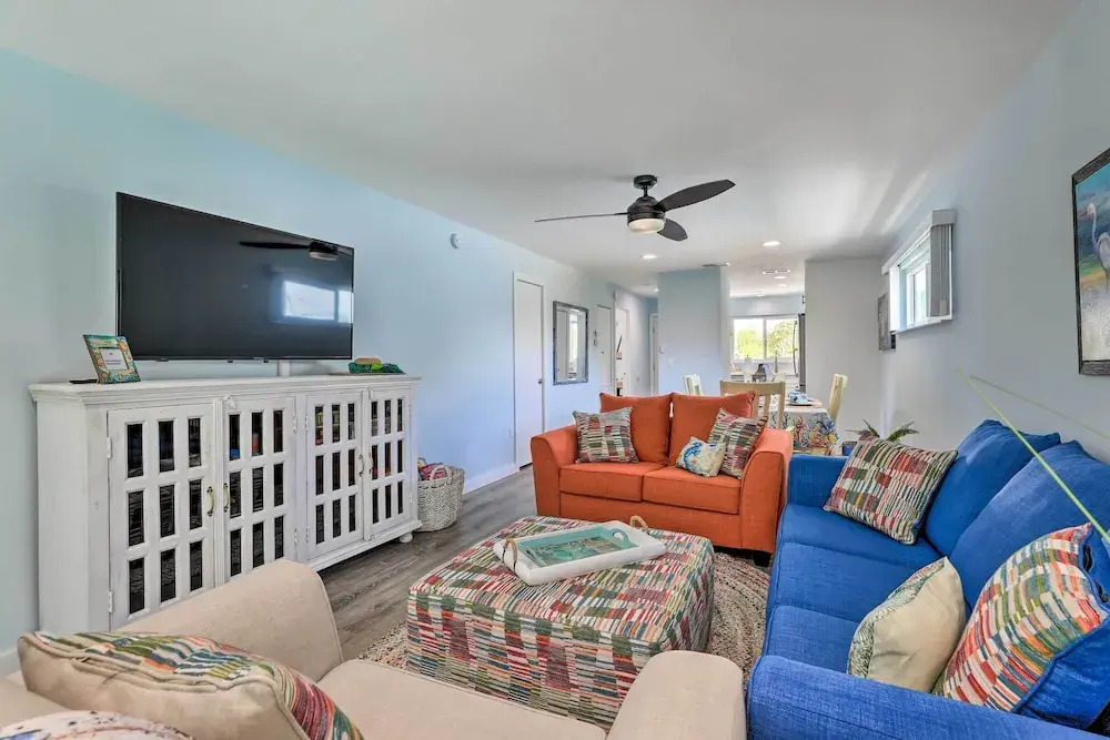 Holmes Beach Retreat: Walk to Beach & Dining!