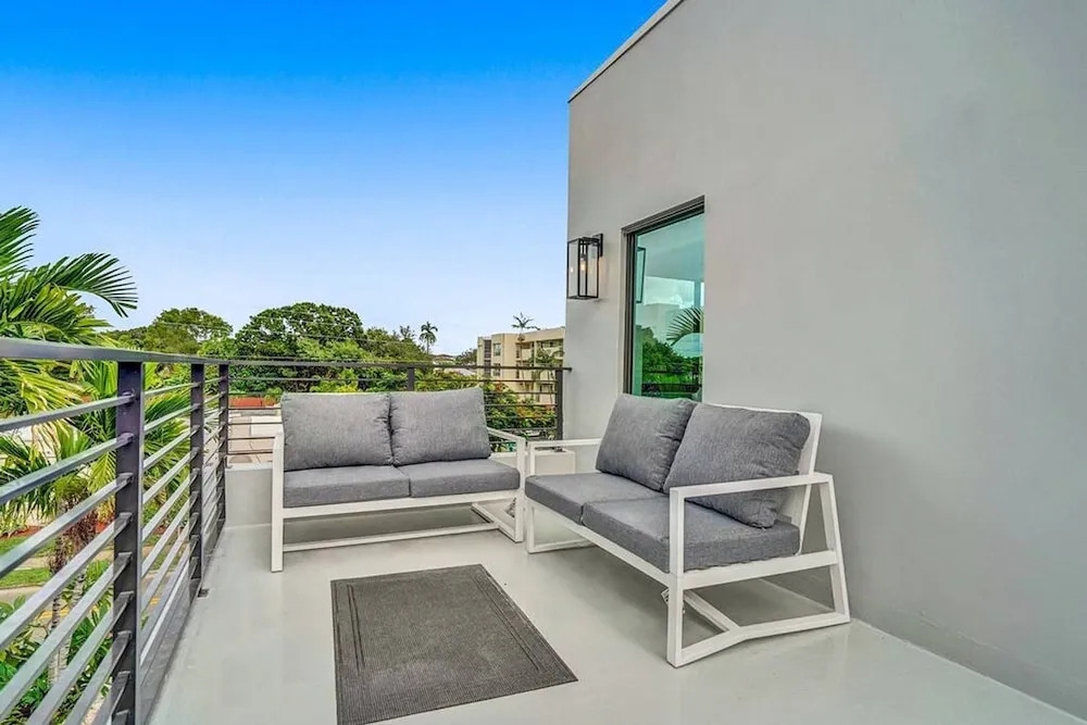 4BR w htd Pool Walk to Las Olas 5mins to Beach