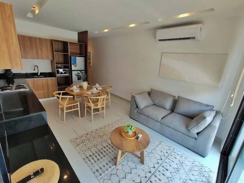 Super Cute Flat on 5th Ave in PdC Steps From Beach