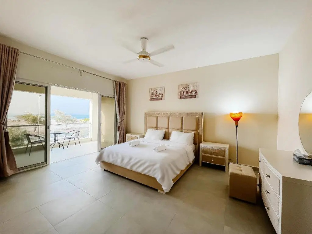RH- 2BR Luxury Bermuda Villa Beach facing, separate pool for women