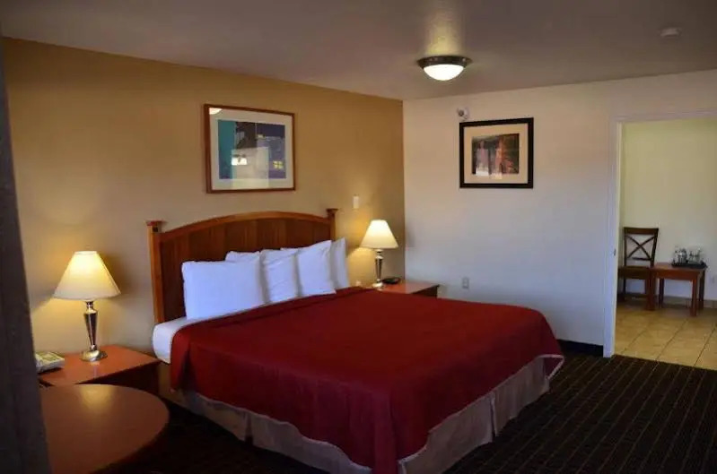Howard Johnson by Wyndham St. George Hotel & Suites