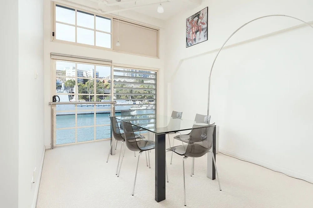 Waterfront Apt. on Sydney Harbour H390