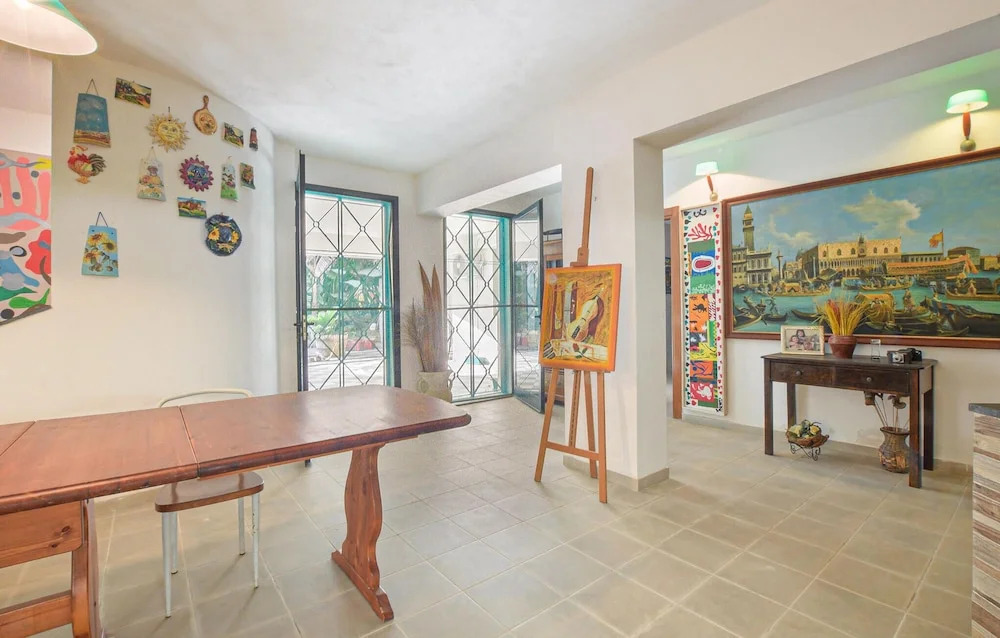 Amazing Home in S. Croce Camerina RG With 6 Bedrooms, Private Swimming Pool and Outdoor Swimming Pool