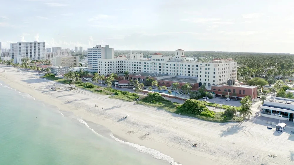 341 APT Hollywood Beach