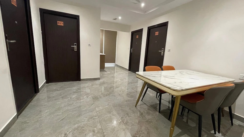 Hotel Silver Cle Hitech City Madhapur