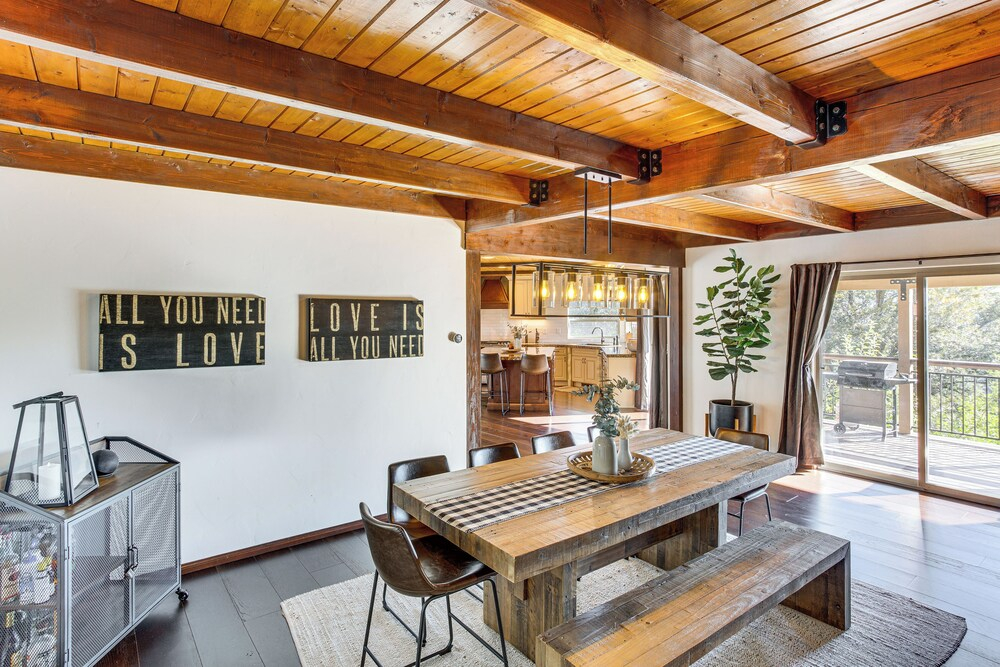 Lake Arrowhead Cabin: 4 Decks, Game Room + More!