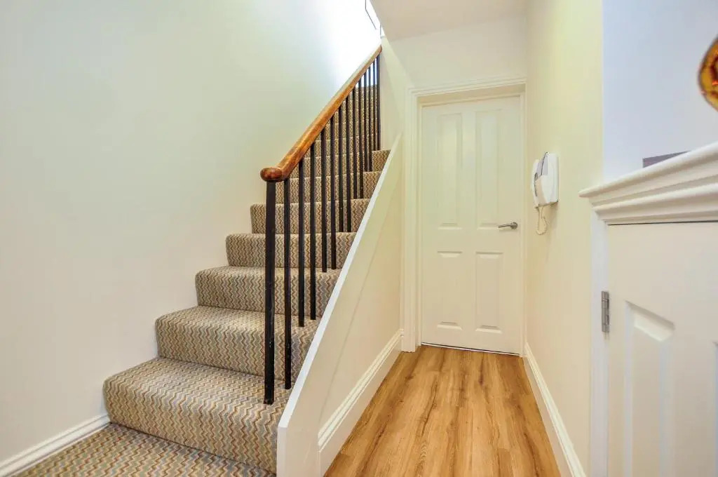 8 Blue Bridge- Elegant and Luxurious 1 Bedroom Apt- Free Parking