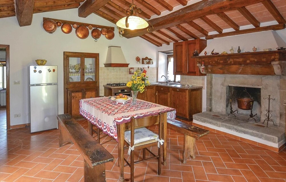 Amazing Home in Cortona AR With 4 Bedrooms, Wifi and Outdoor Swimming Pool