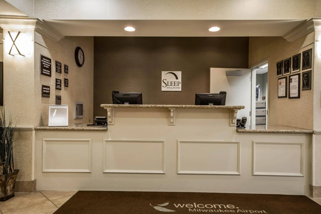 Sleep Inn & Suites Milwaukee Airport