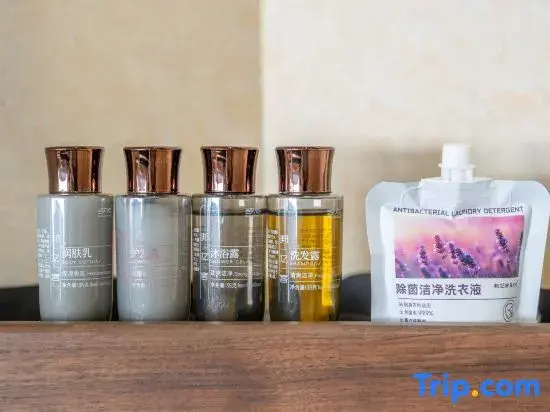 Luchuan Puyin Hot Spring Wellness Hotel