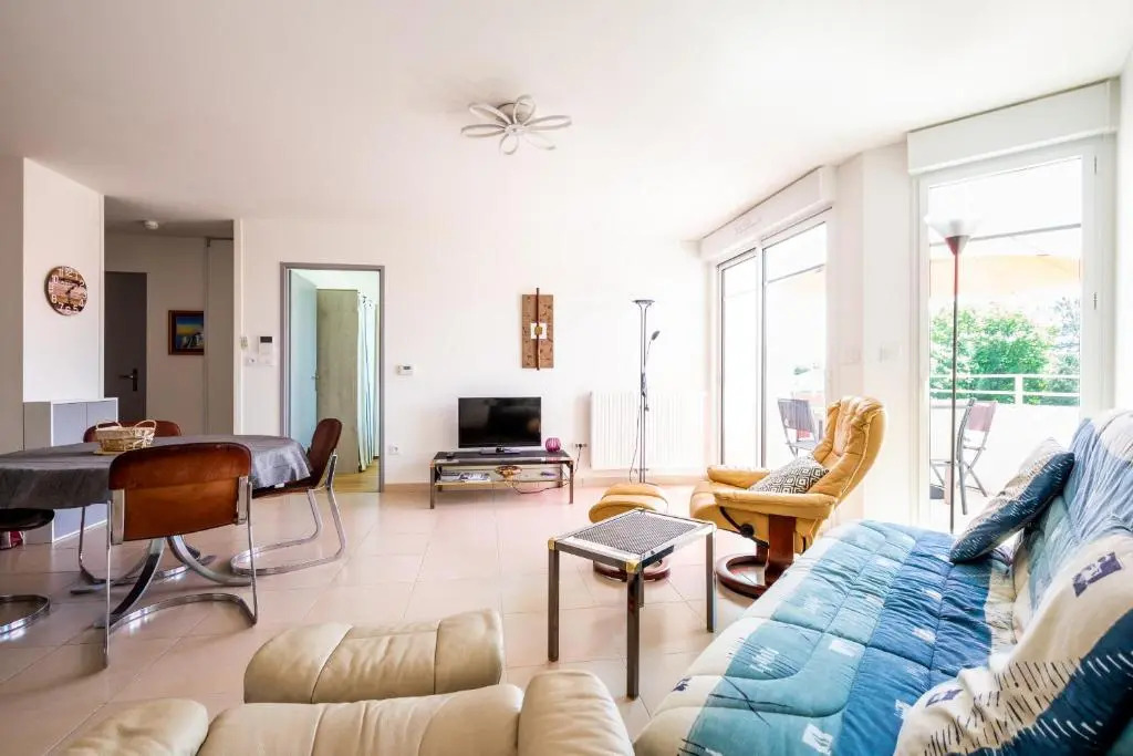 Nouveau appartement neuf avec balcon
