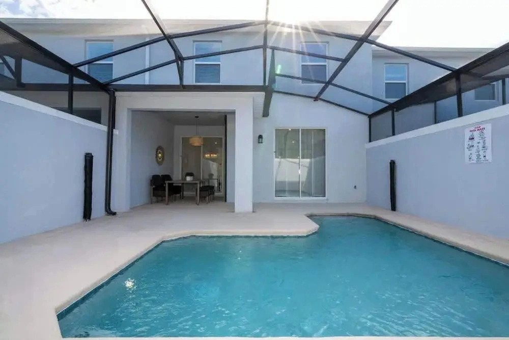 Luxury Family Townhouse w/ Resort Pool at Storey Lake