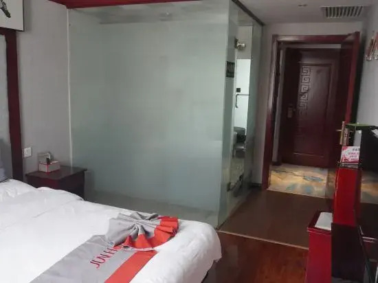Jun Yi Chain Hotel (Danfeng Railway Station Branch)